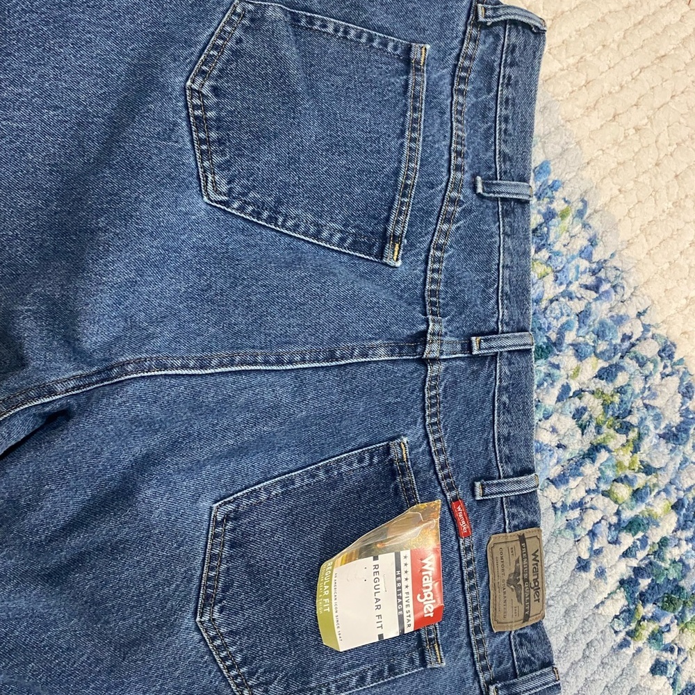 Wrangler Blue Relaxed Fit Jeans Classic Denim- Size men’s 44x30 (NWT) - Picture 4 of 10